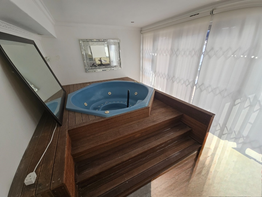 4 Bedroom Property for Sale in Marina Da Gama Western Cape